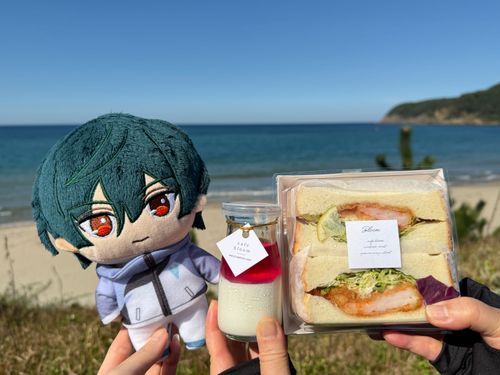 郁弥｢僕をイメージしたコラボフードだよ。岩鳶の海を見ながら食べるのも素敵だよね｣