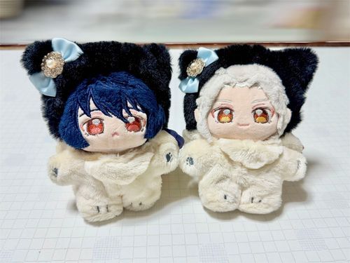 猫耳つけてお菓子待機してる2人でした🐈‍⬛🍬