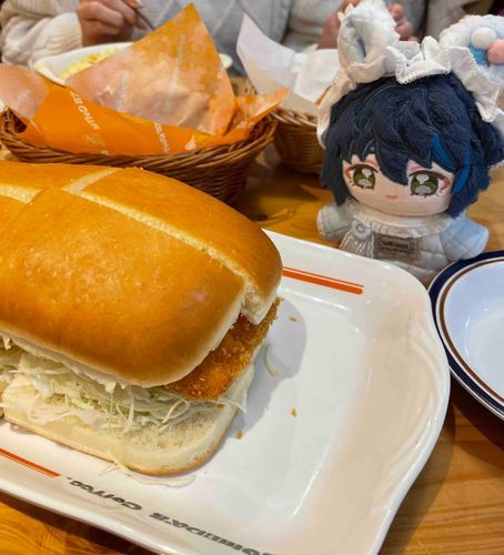 おおきなエビカツサンド🦐🍞
1人で食べるの心配そうにみてたな……> < ՞