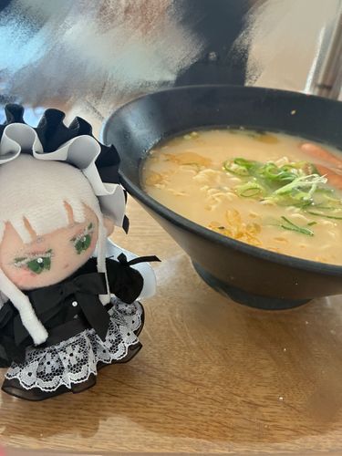 バイト終わりの遅い昼ご飯🍽️
インスタントラーメンはうまかっちゃんが大好き✨
