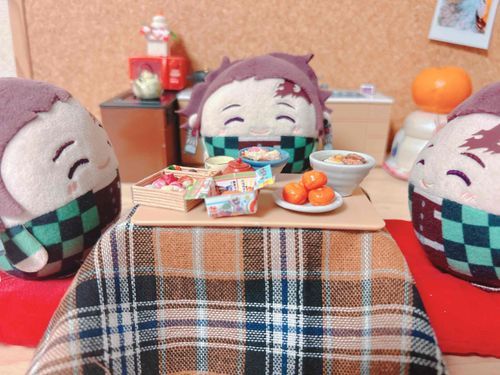 ことしもきょうでさいごです！
みなさんは どんないちねんをすごしましたか？

おれたちはたくさんおでかけして たくさんおいしいものをたべました！
とてもじゅうじつしたいちねんかんでした！

らいねんは もっといろんなところへいきたいです
そしてあたらしいことにもちょうせんしたいです！
らいねんもすてきなとしになりますように！

みなさん、よいおとしを！
