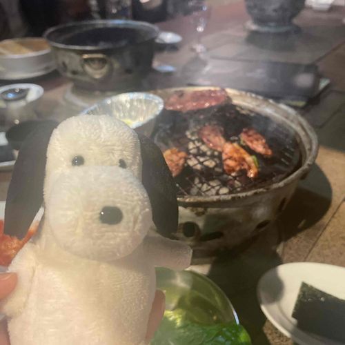 同居人とその友人と焼肉に行きました。フィルターでは無く煙です。