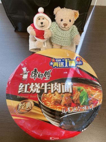 牛肉入り調味油の袋が開けられなくて薄味の牛肉面(牛肉なし)でした……😭