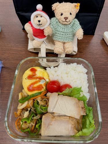 オムレツの中にはコーンとブロッコリーが入ってるんだよ🤭