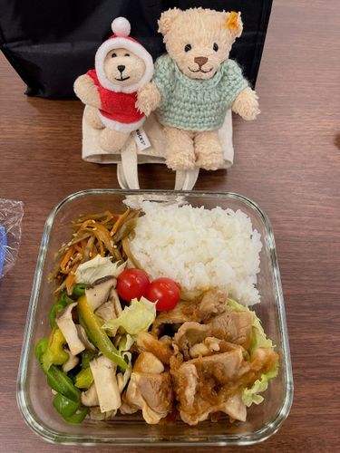玉ねぎソースの豚肉柔らかくておいしいよ🫠