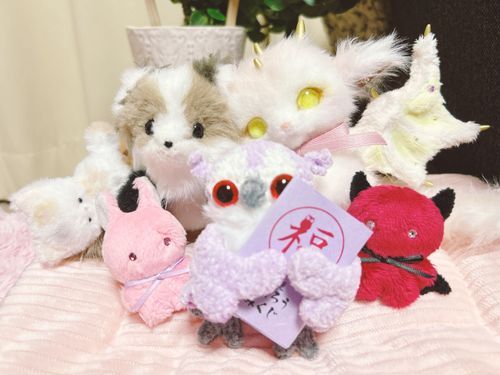 おうちで まったり しゅうごうしゃしん
ポラリスちゃんが もってるやつは ぬしが さくらのじんじゃで ひいた おみくじ
すごく いいこと かいてあったので いぱい よみたくて おもちかえり
こあくまちゃんは ぬしの おとももちさんに たのまれて ほーむすてい
おうちで みんなと なかよく あそんでるのだ
