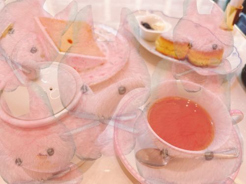 ぬし うさぎつねちゃんのこと
おるすばんに して おいしのもの たべて ずるい
ずるい ずるい
ぴんくの けき ぜたい うさぎつねちゃん にあうのに ずるい