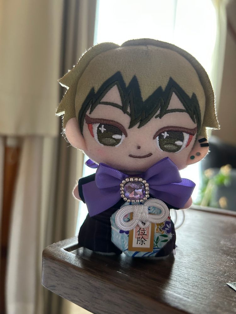 ぬしは かわらず すぐ へろへろなる けど
おひこし?の じゅんびも してる
おうち ないなる らし
しんどい だけど むり しないと なんだって
ぬいちゃんたち いくつか わかれて もう さきに どっかいったこも いる
あたらし おうち きまたら
みんな またあえる って ぬし ゆってた
けど すこし さみし だね
しょせいの おにいさん は
ぬしが ぬしのオヤ?に みつかったら
もんくいわれそう だからって
ひとあしさきに かくれんぼ させたのだ
いまは しょせいの おにいさんの ぬいちゃんが かわりに ぬし みまもる してるの