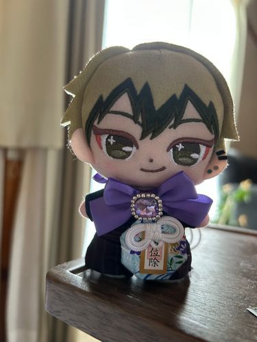 ぬしは かわらず すぐ へろへろなる けど
おひこし？の じゅんびも してる
おうち ないなる らし
しんどい だけど むり しないと なんだって

ぬいちゃんたち いくつか わかれて もう さきに どっかいったこも いる

あたらし おうち きまたら
みんな またあえる って ぬし ゆってた
けど すこし さみし だね

しょせいの おにいさん は
ぬしが ぬしのオヤ？に みつかったら
もんくいわれそう だからって
ひとあしさきに かくれんぼ させたのだ

いまは しょせいの おにいさんの ぬいちゃんが かわりに ぬし みまもる してるの