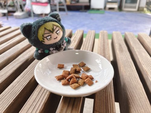 ちみちゃん ぬしの パパさんの じっかで
ごはん もろとる ちゃっかりさん
うさぎつねちゃんには ないのかにゃ…