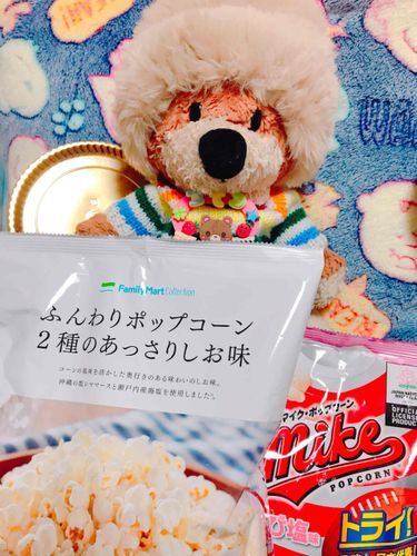 プレゼントはポプコーン🎁
と ケーキのおさら！
うれしい😆
（（お皿はあげるけど違うよ））