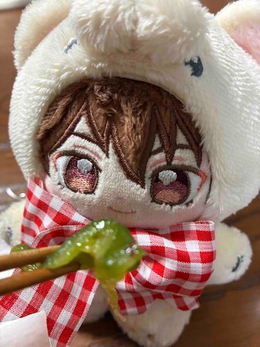 これはあるじのにがてなぴーまんをもりさわせんぱいがかわりにたべてあげてるしゃしんです。

あるじさん、ぴーまんちゃんとたべてください。

おれですか？おれはやおやのむすこですからちゃんとぴーまんたべますよ。
