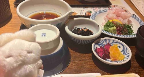 旅行記録その3
い、1日目の夜はっ！鯛めしなるものをいただきましたっ！ほほほんとうに鯛がたくさんで口の中がとろけそうでしたっ！！