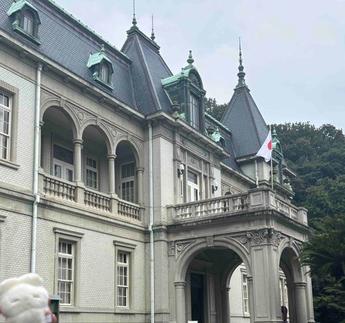 旅行記録その6
こここちらは萬翠荘というところらしいのです！！わ、わ、わたくしなどが入っていいのかとたじろぎました…💦💦