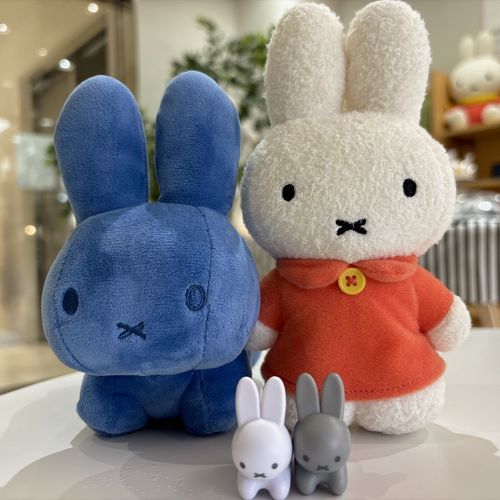 はじめて おともだち と おでかけ
あおいこ は ぶぶ。すてきな おなまえ！