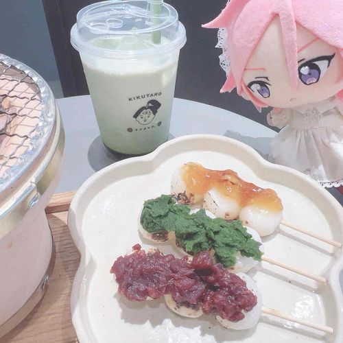 こはちゃんのお誕生日なので一緒にお団子食べました🍡
おめでとう🌸🌸