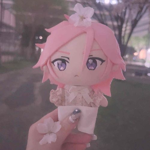 落ちてたさくらを あたまにのせて ごきげんこはちゃん🌸