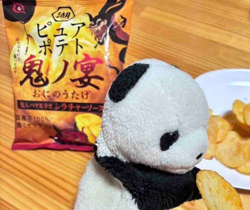 新発売なんだってー
う〜ん、これがシラチャーか♪
ぱんもハマる辛さ！