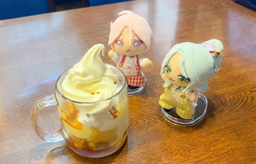 だいすきなマノちゃんとグラスにはいったすごいプリンを食べたやで！
楽しかった！