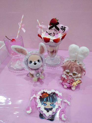 ふわもこSNSをはじめるより前に、CAFE Twinkleさんに連れて行ってもらった時の写真。
可愛い空間でオーナも楽しそうだった。
ポケとものチャイさん、マイドールワッペンの夜夢さんと。