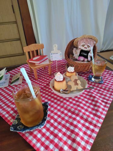 きつねのルゥ店長のお店に初めて行きました。ぬいぐるみと一緒に楽しめるカフェだけあって、おれ用のフードとドリンクも用意してくれていて嬉しかった。当選できたらまた連れてってほしい。