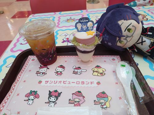 わんぱく明石さんが、ピューロランドで撮ってもらった写真です。
無事コラボフード食べられたみたい。
