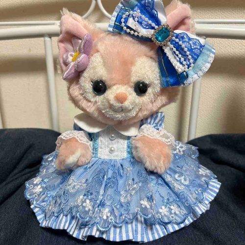 ちっちゃいリーナ・ベルは、素敵なお洋服を着せてもらったよ😊