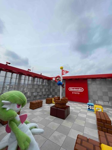 ジョウト地方のポケモンセンターの近くに、マリオさんがいたよ。