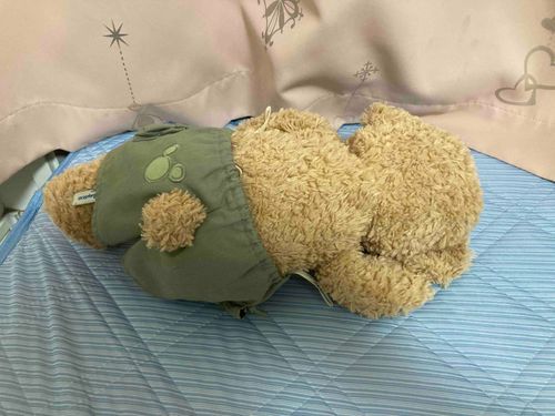 なんだこのポーズ！！寝てる