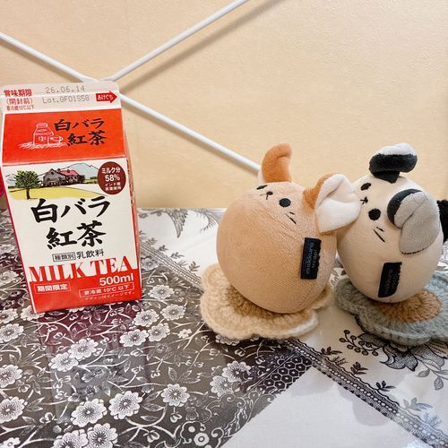 「ねえねとかあかが白バラ紅茶を買ってきてくれたわ。気になってたのよね、これ。」
『あまあまでウマなの！！！』