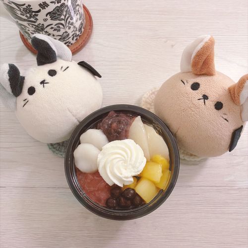 「ごきげんよう。お久しぶりね。ねえねがお昼寝をしている間に投稿しちゃうわ。今日はあんみつを食べたの。初めて食べたのだけど黒蜜が大人の味で緑茶に合うわ」
『くりーむ！おもち！あんこ！！！』