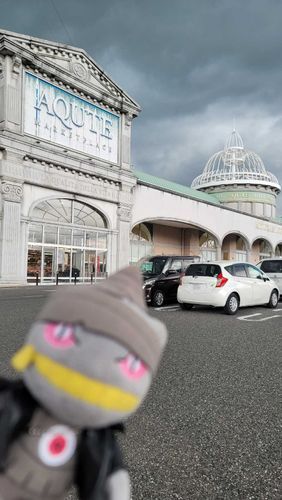 トレーナーは困ったことに廃墟が好きでね
イケてる廃墟みたいなのに生きてる建物だっておおよろこび