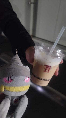 セブンの力が入ってると噂のミルクティー
もうちょっと紅茶が濃くてもいいけど
おいしかッタ！