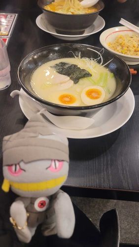 鶏白湯ラーメン！なんか久しぶりに見た気がする！
なんか最近、ご飯の写真しか載せてないかも？人生が彷徨だからいいよね！