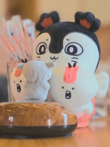 だあれ～？かんこうきゃく？ふうん…なんかほかの子より小さいね～！食べたくなっちゃうッ！