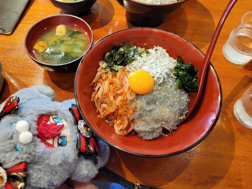 なましらす はじめてたべたっしょ
･･･おれっちは かまあげしらすも はじめて
おいしかったぜェ