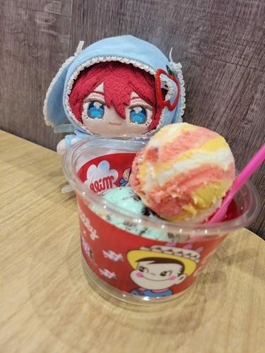 みるきーしょーとけーき
ちょこみんとくっきーちゃむ
おれっちみたいな いろだから？　うれしいっしょ　🀄