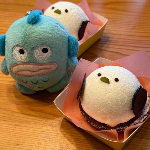 今日は僕の誕生日🎂🩵
たくさんお祝いしてもらって幸せものだよ。
僕と同じフォルムのシマエナガくんのケーキでお祝い。