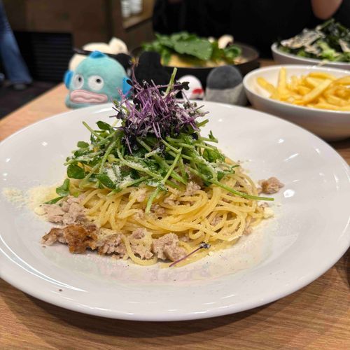 サルシッチャと豆苗、スプラウトのペペロンチーノ 〜僕の視線とコウペンちゃんたちの背中を添えて 〜