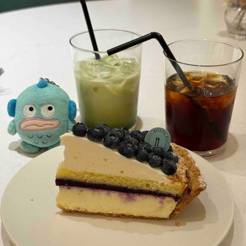 なんと魅力的なケーキ。傾斜が美しい。