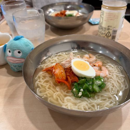 夏の締めに冷麺。