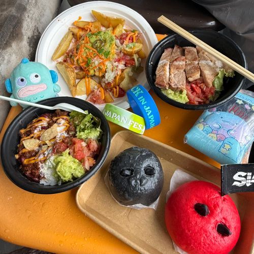 大雨でもフェスは楽しいしフェス飯はおいしい。
楽しくてちょっと食べすぎたかも。
