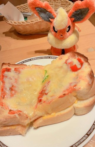 おっきなピザ！
のび〜るチーズに臼田もびっくり