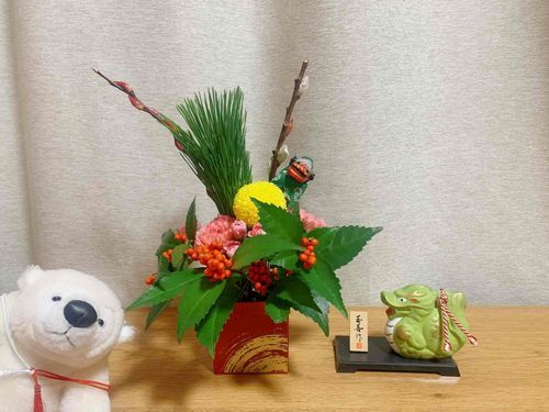 かいぬしが正月飾りしてたからてつだった
ぼくもちょっと正月仕様