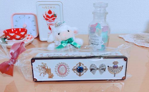缶が可愛いメレンゲクッキーと森石鹸のゲストソープだよ！これで洗ったらボクも美肌になれるかな…？