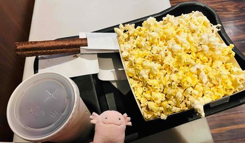 ゆめのぬしと えいがをみるよ