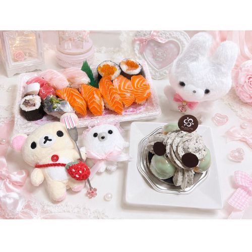 飼い主っちのおねえちゃまが誕生日なのでごちそうゲット🍴🎶
お寿司🍣とチョコミントのケーキ美味しかった🩵🍫

（背景がおわり🔚だったためAI🪄）