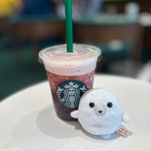 この前スタバ新作のんだのね🍇
味薄いっちゃむよ。。コリならゴンチャ飲むべきっチア～