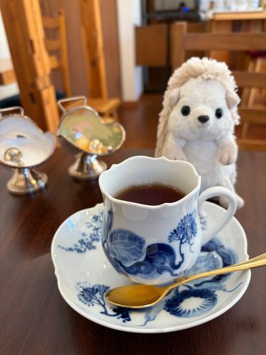 素敵なカップで出してくれたので、気取って飲みましたよ〜✨