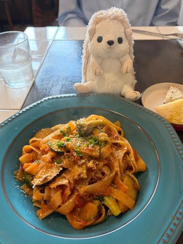 うまうまなパスタ🍝を食べたよ〜
ミートソースに色々な野菜🥦🍆
白菜のサラダも美味しいよ〜